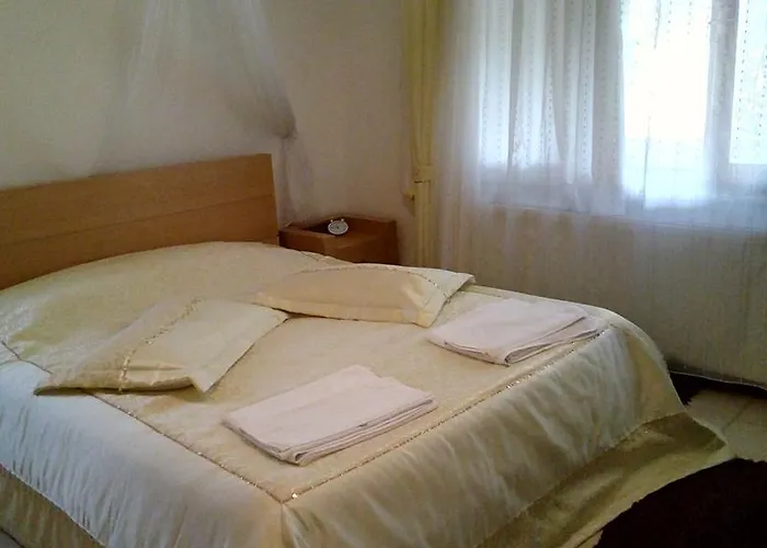 Cunda Beyaz Balina Ayvalı