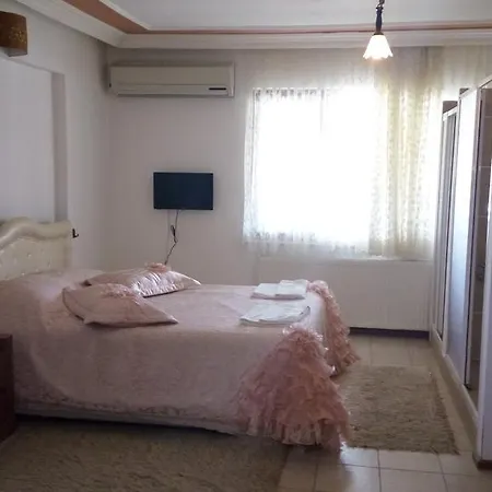 Cunda Beyaz Balina Ayvalı