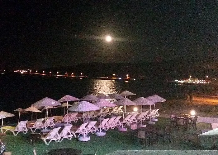 Cunda Beyaz Balina Ayvalı